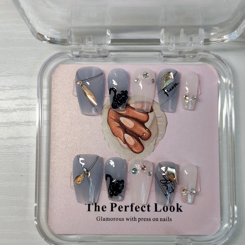 Press-On Nails - Gray and White